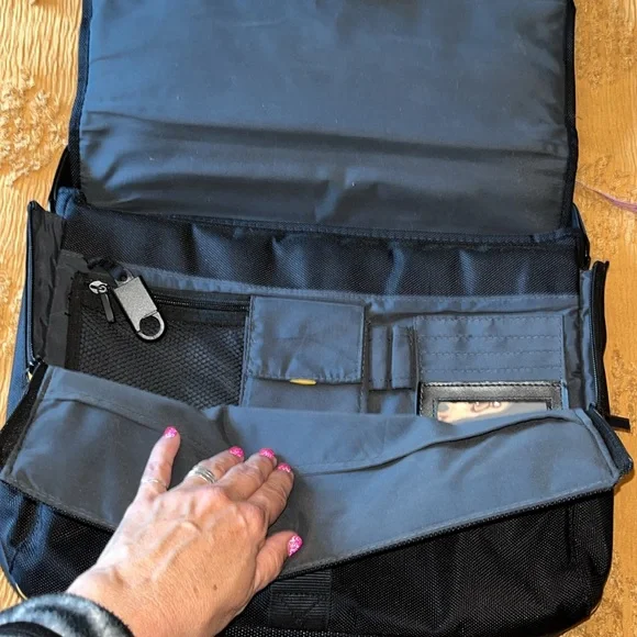 Targus Like New Laptop Case - Picture 3 of 7